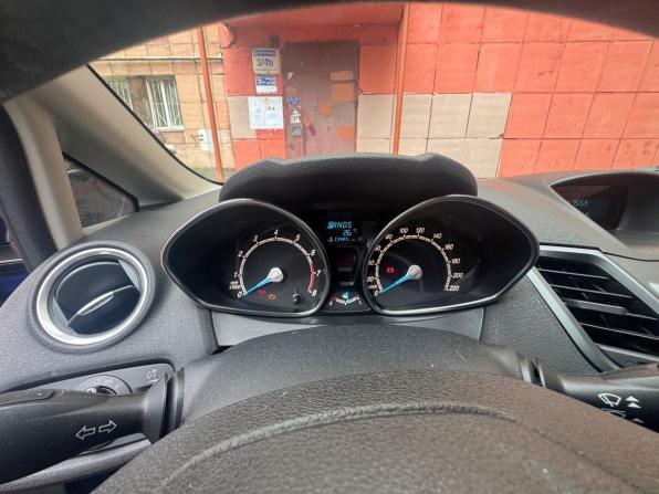 Ford Fiesta Mk6 Рестайлинг с пробегом 2016 года, цена 847 000 рублей, 141000 км, хэтчбек, Автокод Объявления