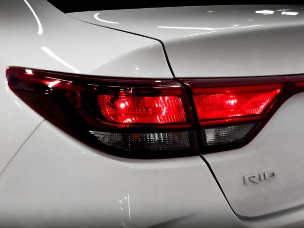 Kia Rio IV Рестайлинг с пробегом 2021 года, цена 1 725 000 рублей, 38885 км, седан, Автокод Объявления