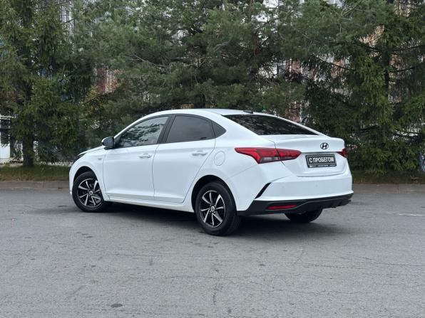 Hyundai Solaris II Рестайлинг с пробегом 2021 года, цена 1 359 000 рублей, 130418 км, седан, Автокод Объявления