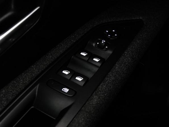 Peugeot 3008 II с пробегом 2017 года, цена 1 599 000 рублей, 112806 км, внедорожник, Автокод Объявления