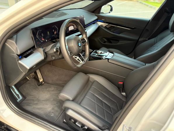BMW 5 серии VIII (G60/G61/G68) с пробегом 2023 года, цена 8 660 000 рублей, 300 км, седан, Автокод Объявления