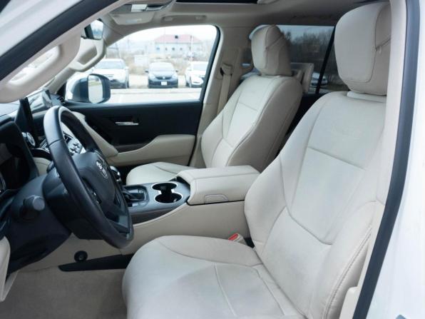 Toyota Land Cruiser 300 Series с пробегом 2022 года, цена 11 700 000 рублей, 17568 км, внедорожник, Автокод Объявления
