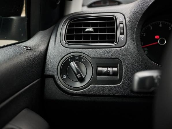 Volkswagen Polo V Рестайлинг с пробегом 2019 года, цена 1 199 000 рублей, 94668 км, седан, Автокод Объявления
