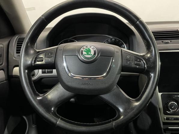 Skoda Octavia II (A5) Рестайлинг с пробегом 2011 года, цена 540 000 рублей, 318746 км, лифтбек, Автокод Объявления