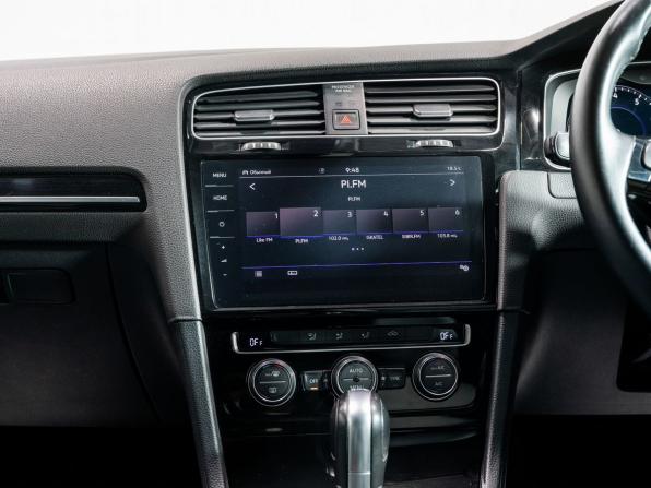 Volkswagen Golf VII Рестайлинг с пробегом 2018 года, цена 1 670 000 рублей, 97300 км, хэтчбек, Автокод Объявления