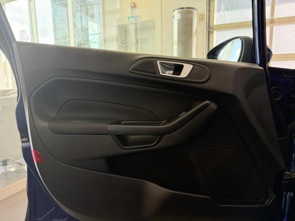 Ford Fiesta Mk6 Рестайлинг с пробегом 2015 года, цена 844 000 рублей, 105027 км, хэтчбек, Автокод Объявления
