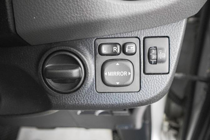 Toyota Vitz III (XP130) Рестайлинг с пробегом 2015 года, цена 749 000 рублей, 223000 км, хэтчбек, Автокод Объявления