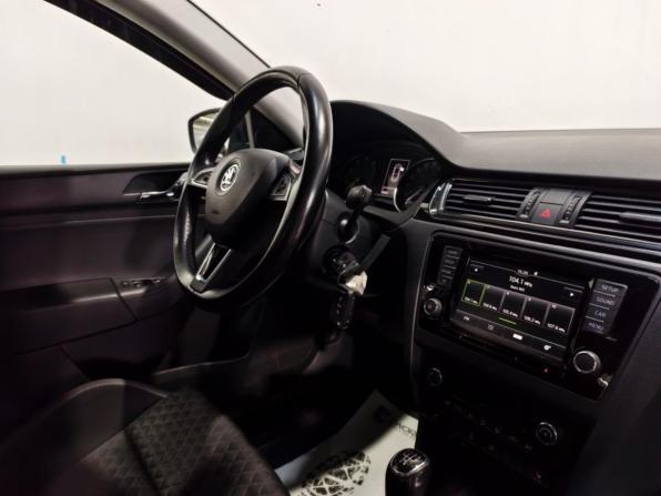 Skoda Rapid I с пробегом 2016 года, цена 1 065 000 рублей, 103854 км, лифтбек, Автокод Объявления