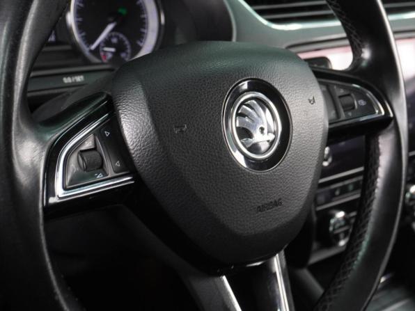 Skoda Octavia III (A7) Рестайлинг с пробегом 2017 года, цена 1 384 000 рублей, 165116 км, лифтбек, Автокод Объявления