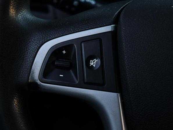 Hyundai Solaris I с пробегом 2013 года, цена 810 000 рублей, 176712 км, седан, Автокод Объявления