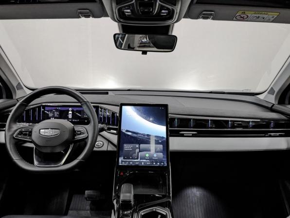 Geely Atlas II с пробегом 2024 года, цена 2 990 000 рублей, 36808 км, внедорожник, Автокод Объявления