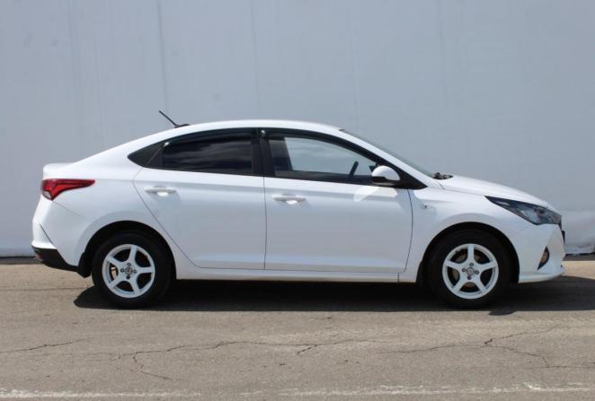 Hyundai Solaris II Рестайлинг с пробегом 2021 года, цена 1 650 000 рублей, 72761 км, седан, Автокод Объявления