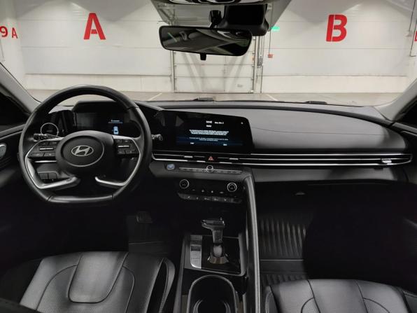 Hyundai Elantra VII (CN7) Рестайлинг с пробегом 2025 года, цена 2 260 000 рублей, 43794 км, седан, Автокод Объявления