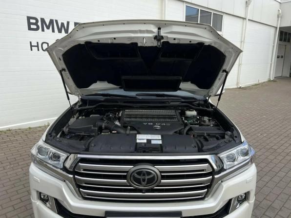 Toyota Land Cruiser 200 Series Рестайлинг 2 с пробегом 2018 года, цена 6 799 000 рублей, 190000 км, внедорожник, Автокод Объявления