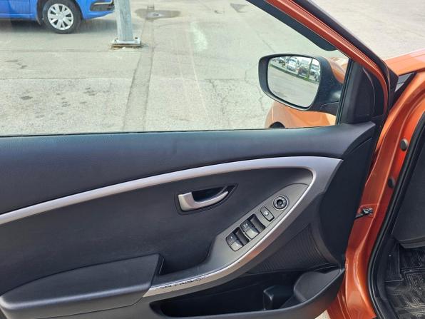 Hyundai i30 II Рестайлинг с пробегом 2015 года, цена 1 299 995 рублей, 90500 км, хэтчбек, Автокод Объявления