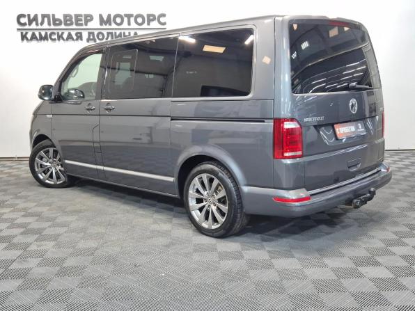 Volkswagen Multivan T6 с пробегом 2015 года, цена 2 980 000 рублей, 198850 км, минивэн, Автокод Объявления