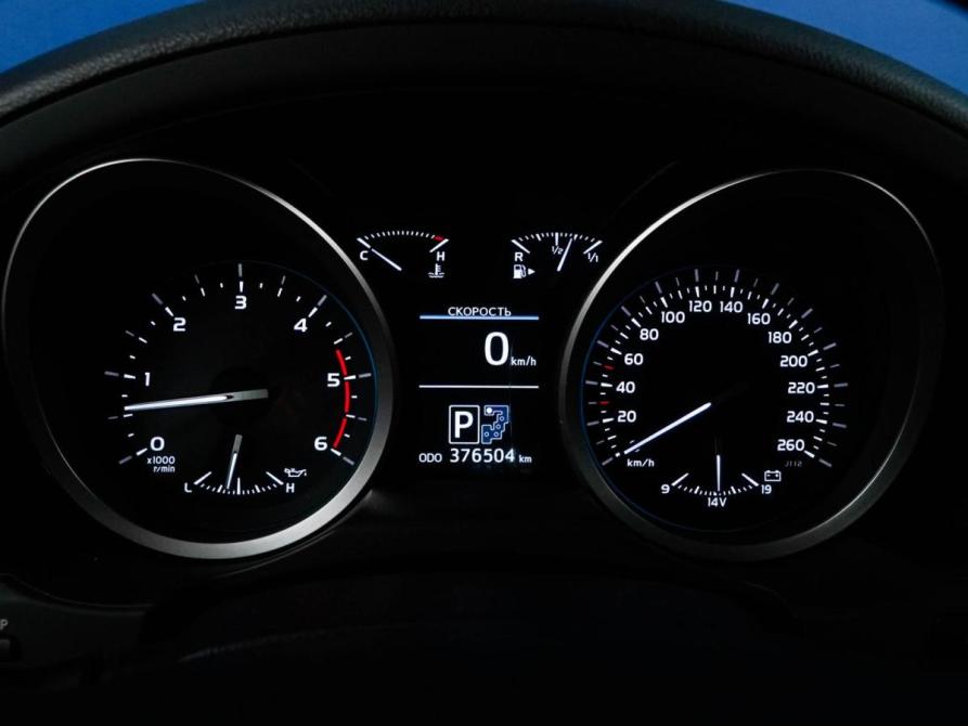 Toyota Land Cruiser 200 Series Рестайлинг 1 Москва  - изображение 25