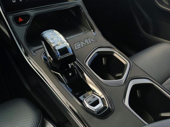 Geely Atlas II с пробегом 2024 года, цена 2 800 000 рублей, 61591 км, внедорожник, Автокод Объявления
