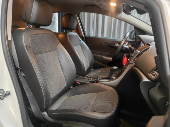 Opel Astra J с пробегом 2011 года, цена 645 000 рублей, 183851 км, хэтчбек, Автокод Объявления