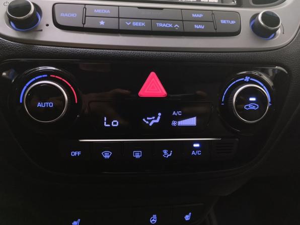 Hyundai Solaris II с пробегом 2018 года, цена 1 330 000 рублей, 120250 км, седан, Автокод Объявления