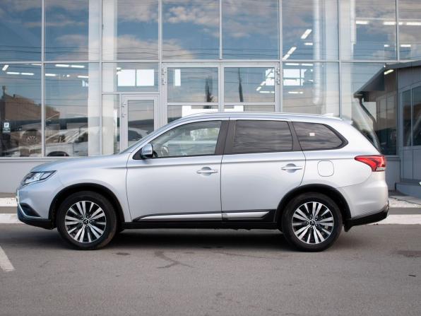 Mitsubishi Outlander III Рестайлинг 3 с пробегом 2020 года, цена 1 949 000 рублей, 180908 км, внедорожник, Автокод Объявления