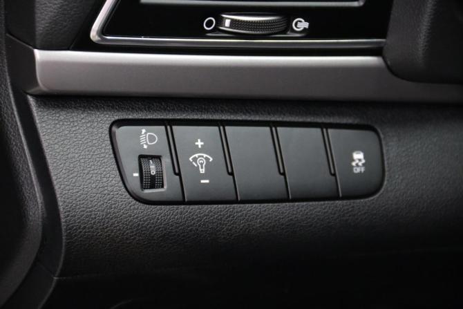 Hyundai Elantra VI (AD) с пробегом 2017 года, цена 1 675 170 рублей, 76324 км, седан, Автокод Объявления