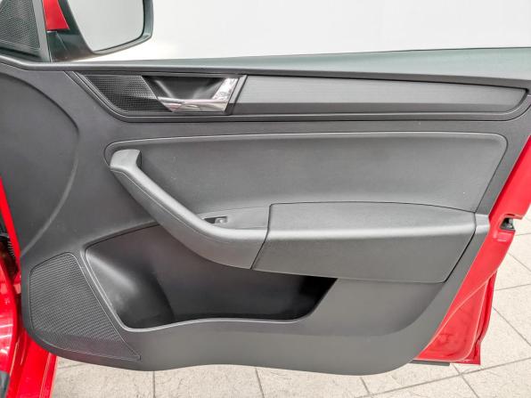 Skoda Rapid I Рестайлинг с пробегом 2019 года, цена 965 000 рублей, 178753 км, лифтбек, Автокод Объявления