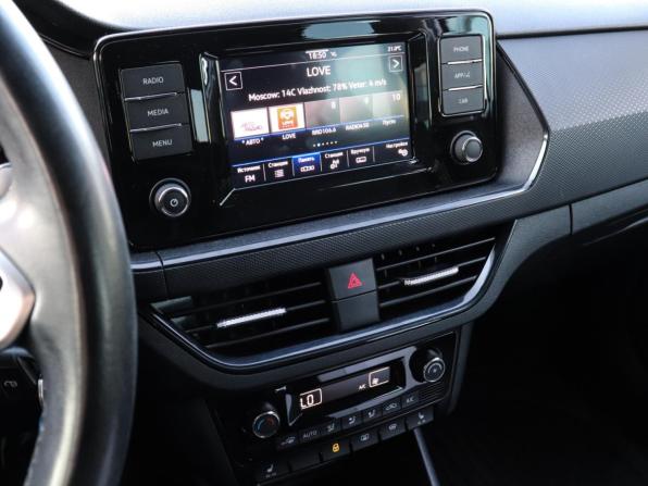 Volkswagen Polo VI с пробегом 2022 года, цена 1 779 000 рублей, 69445 км, лифтбек, Автокод Объявления