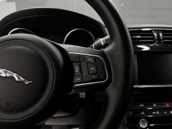 Jaguar F-Pace I с пробегом 2017 года, цена 2 140 000 рублей, 128435 км, внедорожник, Автокод Объявления