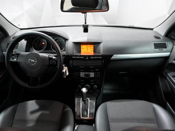 Opel Astra H Рестайлинг с пробегом 2012 года, цена 555 000 рублей, 272400 км, седан, Автокод Объявления