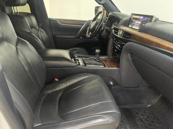 Lexus LX III Рестайлинг 2 с пробегом 2017 года, цена 7 950 000 рублей, 141241 км, внедорожник, Автокод Объявления