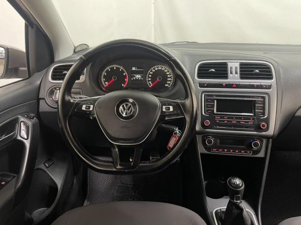 Volkswagen Polo V Рестайлинг с пробегом 2016 года, цена 1 099 000 рублей, 71268 км, седан, Автокод Объявления