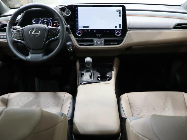 Lexus ES VII Рестайлинг 2 с пробегом 2025 года, цена 5 590 000 рублей, 5755 км, седан, Автокод Объявления