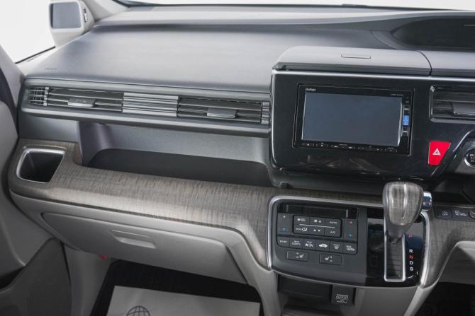 Honda Stepwgn V с пробегом 2016 года, цена 1 979 000 рублей, 73000 км, минивэн, Автокод Объявления