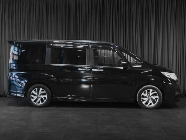 Honda Stepwgn V с пробегом 2015 года, цена 1 878 000 рублей, 87055 км, минивэн, Автокод Объявления