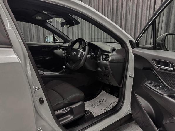 Toyota C-HR I Рестайлинг с пробегом 2019 года, цена 1 695 000 рублей, 150230 км, внедорожник, Автокод Объявления