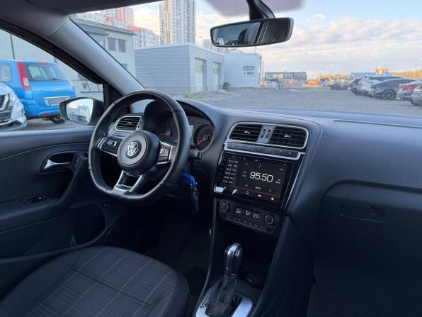 Volkswagen Polo V Рестайлинг с пробегом 2017 года, цена 1 155 000 рублей, 138737 км, седан, Автокод Объявления