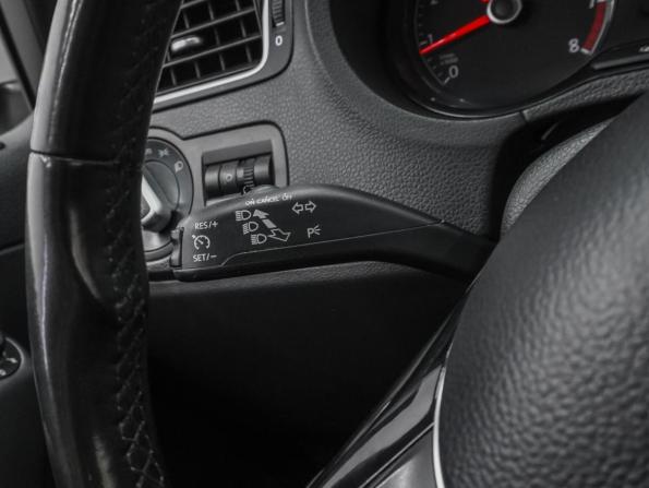 Volkswagen Polo V Рестайлинг с пробегом 2018 года, цена 1 280 000 рублей, 117329 км, седан, Автокод Объявления