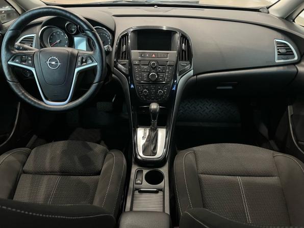 Opel Astra J Рестайлинг с пробегом 2015 года, цена 810 000 рублей, 142000 км, универсал, Автокод Объявления
