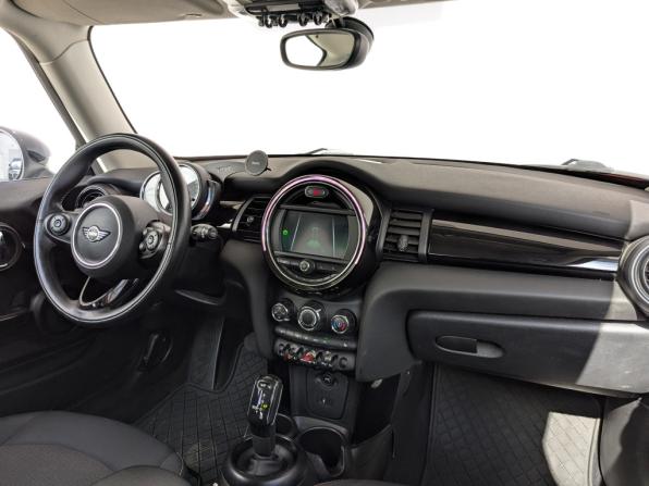 Mini Hatch III (F55/F56) Рестайлинг с пробегом 2018 года, цена 1 850 000 рублей, 73652 км, хэтчбек, Автокод Объявления