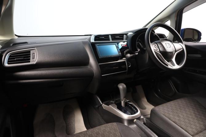 Honda Fit III Рестайлинг с пробегом 2016 года, цена 1 099 000 рублей, 61702 км, хэтчбек, Автокод Объявления
