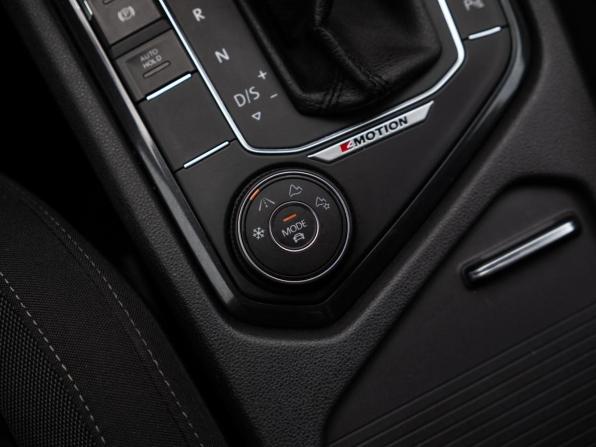 Volkswagen Tiguan II с пробегом 2018 года, цена 2 849 000 рублей, 106526 км, внедорожник, Автокод Объявления