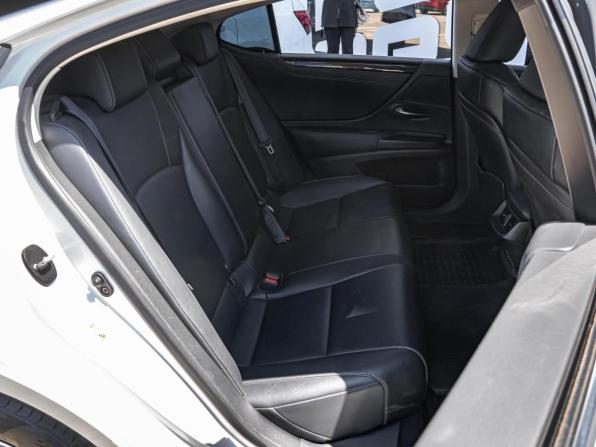 Lexus ES VII с пробегом 2018 года, цена 3 650 000 рублей, 154356 км, седан, Автокод Объявления
