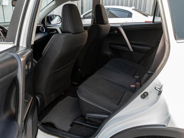 Toyota RAV4 IV (XA40) Рестайлинг с пробегом 2015 года, цена 2 320 000 рублей, 91789 км, внедорожник, Автокод Объявления