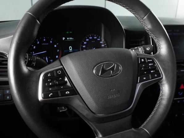 Hyundai Solaris II Рестайлинг с пробегом 2022 года, цена 1 865 000 рублей, 42067 км, седан, Автокод Объявления