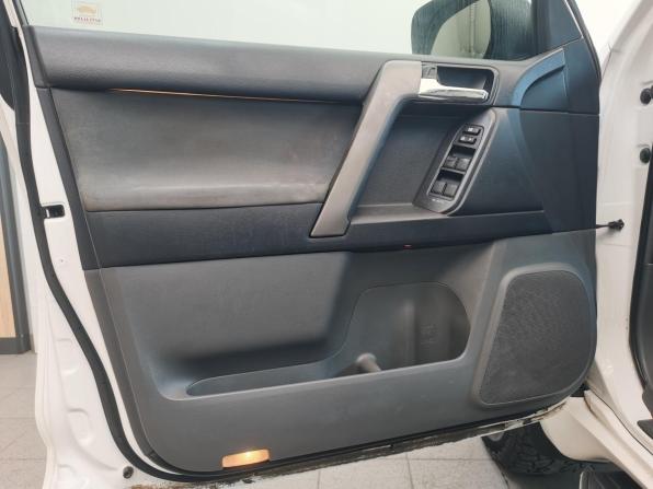 Toyota Land Cruiser Prado 150 Series с пробегом 2010 года, цена 2 390 000 рублей, 334320 км, внедорожник, Автокод Объявления