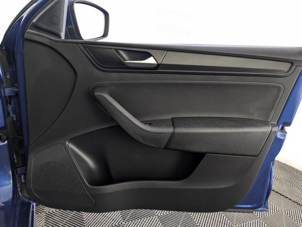 Volkswagen Polo VI с пробегом 2021 года, цена 1 575 000 рублей, 76909 км, лифтбек, Автокод Объявления