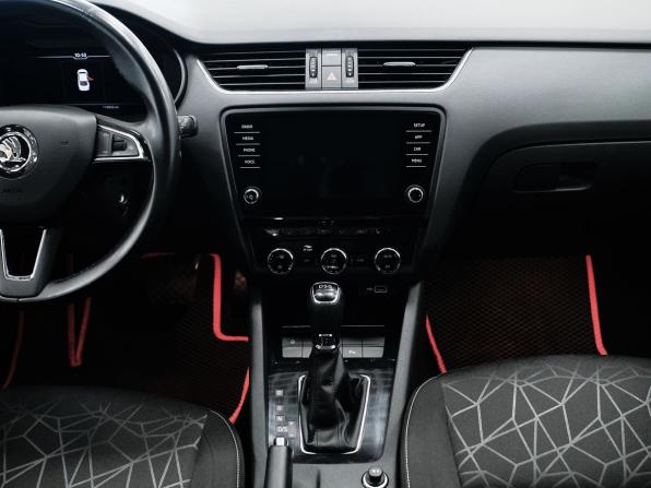 Skoda Octavia III (A7) Рестайлинг с пробегом 2019 года, цена 2 135 000 рублей, 119951 км, лифтбек, Автокод Объявления