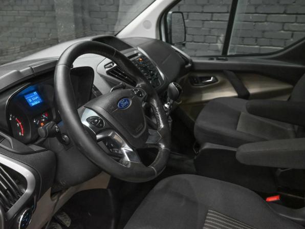 Ford Tourneo Custom I с пробегом 2017 года, цена 2 050 000 рублей, 284180 км, минивэн, Автокод Объявления