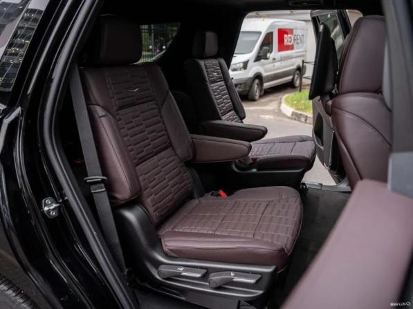 Cadillac Escalade V с пробегом 2024 года, цена 23 500 000 рублей, 18 км, внедорожник, Автокод Объявления